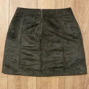 Old Navy army green skirt with circle zipper
